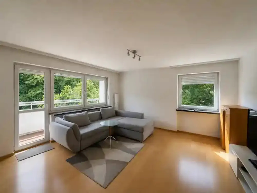 Befristet auf 2 Jahre: Gepflegte 3Zimmer-Wohnung mit zwei Balkonen, Einbauküche & Aufzug in Ismaning