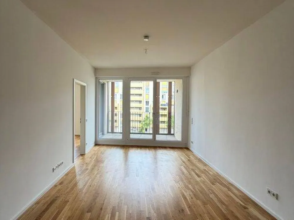 Lichtdurchflutete 2-Raum-Wohnung mit Einbauküche und Balkon - zentral gelegen