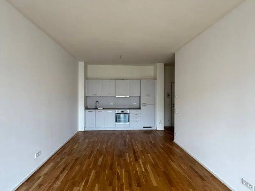 Lichtdurchflutete 2-Raum-Wohnung mit Einbauküche und Balkon - zentral gelegen