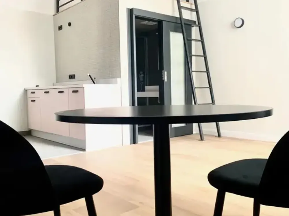 Exclusive, Furnished & Fully Renovated 1-Room Design Apartments Balcony / Fitted Kitchen 1min to Lister Meile