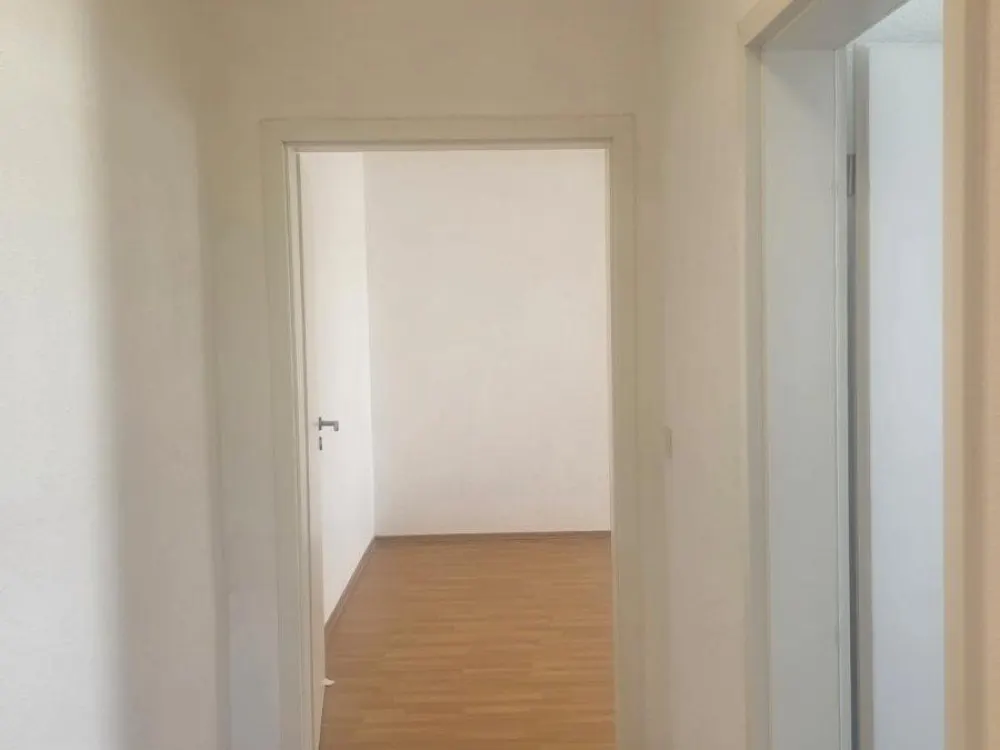 Große DG Wohnung mit Balkon und Garage in ruhiger Lage
