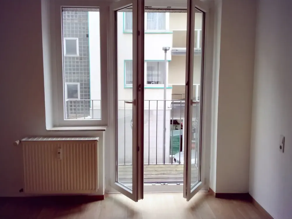 KR, Nähe Ostwall: geräumige 3-Zimmerwohnung, 1.OG, 4 kleine Balkone !