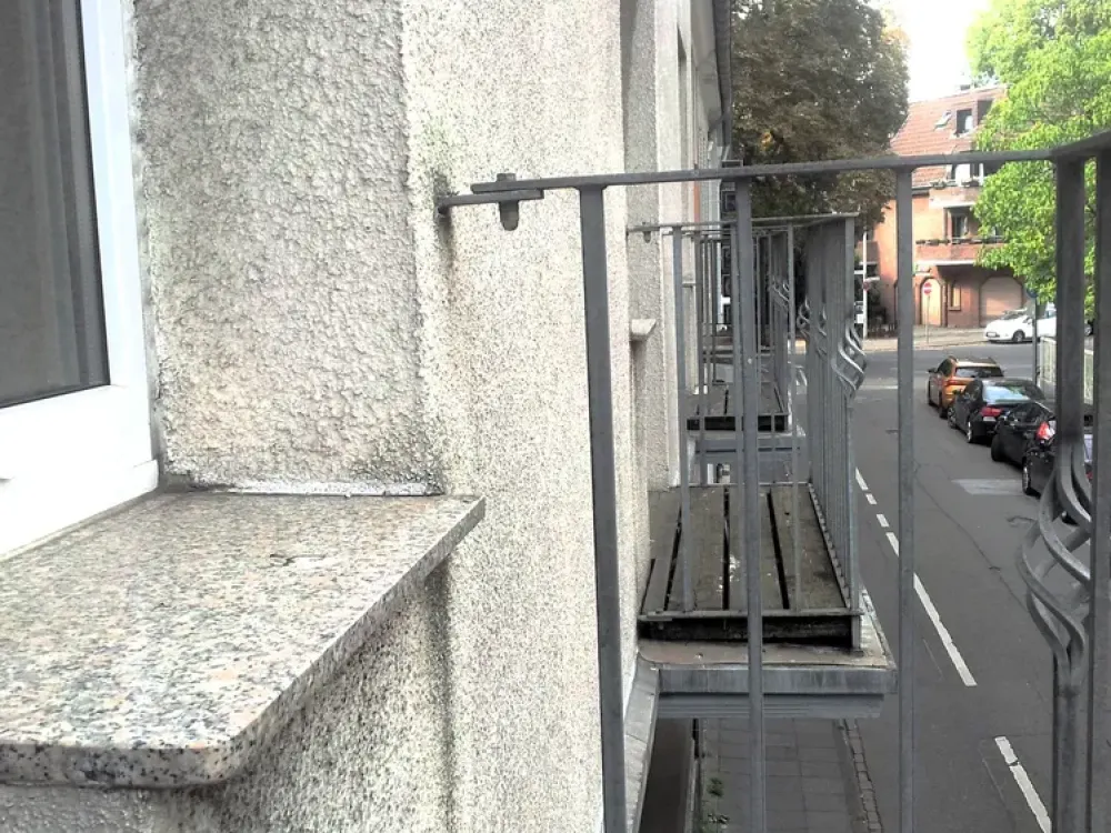 KR, Nähe Ostwall: geräumige 3-Zimmerwohnung, 1.OG, 4 kleine Balkone !