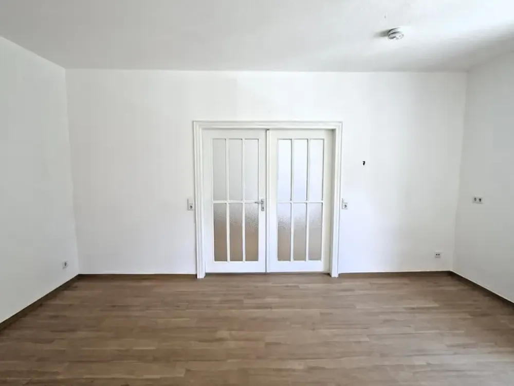 KR, Nähe Ostwall: geräumige 3-Zimmerwohnung, 1.OG, 4 kleine Balkone !