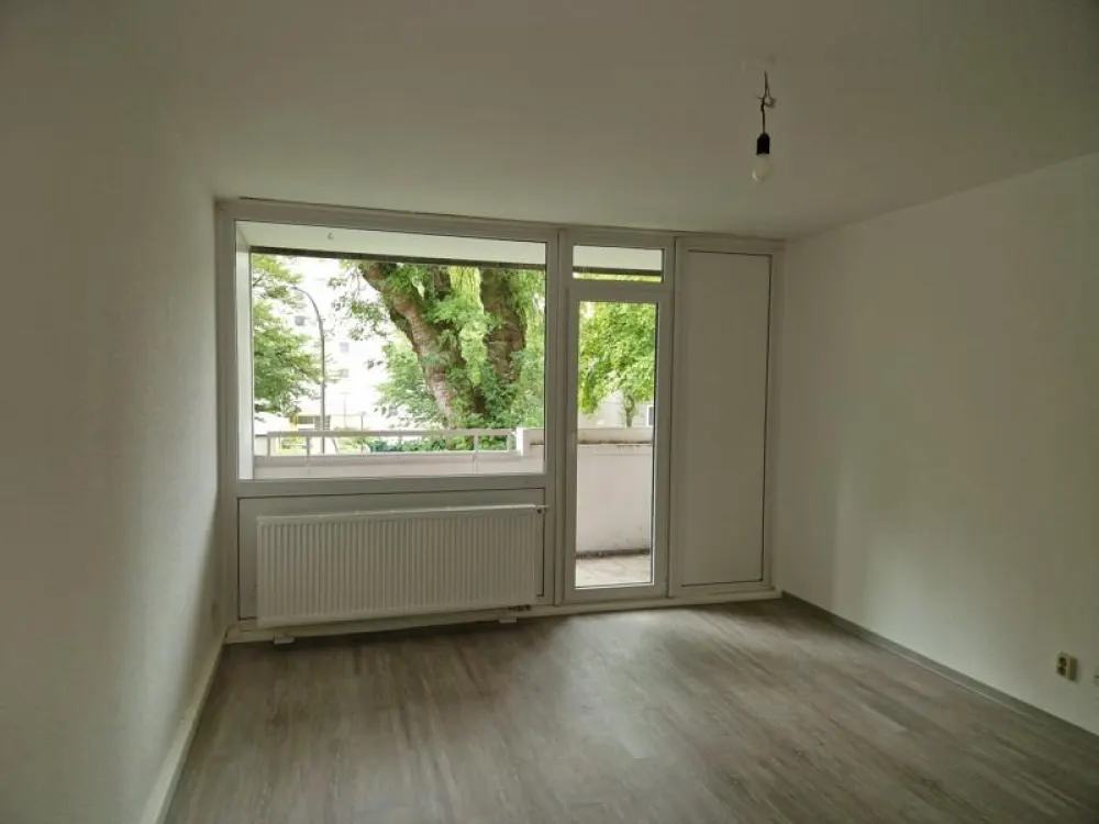 Erstbezug nach Sanierung, 3-Zimmer-Wohnung mit Balkon!