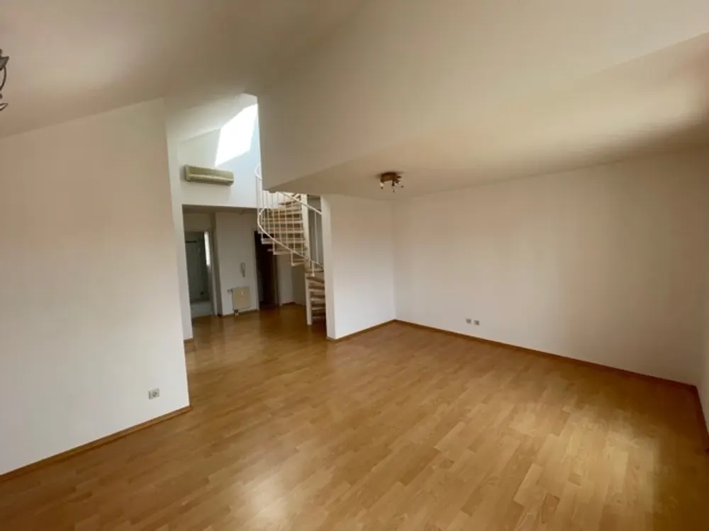 Großzügige 3-Zi. mit EBK, Balkon und Garage !