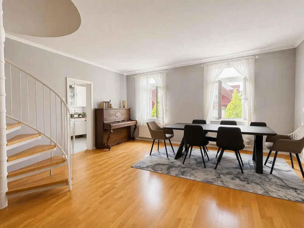 Wohnen mit Altbauflair: 4 Zimmer, Hobbyraum & TG im Herzen der Stadt