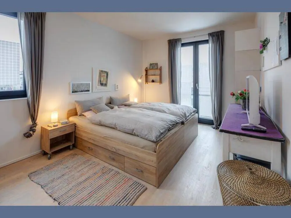 Möbliert: Großzügige 2-Zimmer Wohnung mit Einzelstellplatz