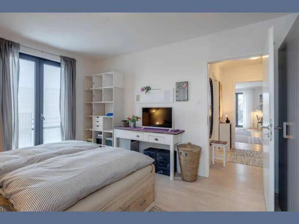 Möbliert: Großzügige 2-Zimmer Wohnung mit Einzelstellplatz