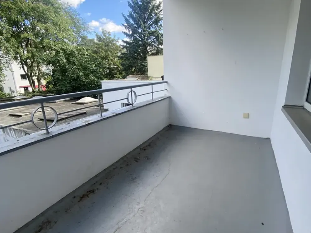 Helle 2-Zimmer-Wohnung mit Balkon & separater Küche | Zweitbezug nach Renovierung
