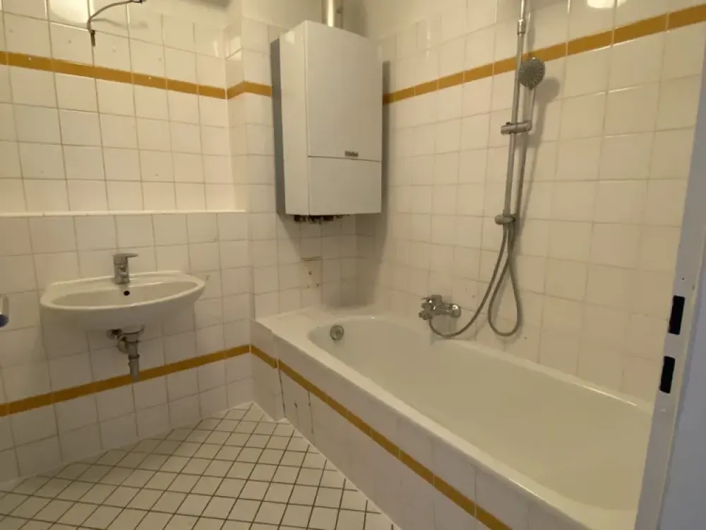 Helle 2-Zimmer-Wohnung mit Balkon & separater Küche | Zweitbezug nach Renovierung