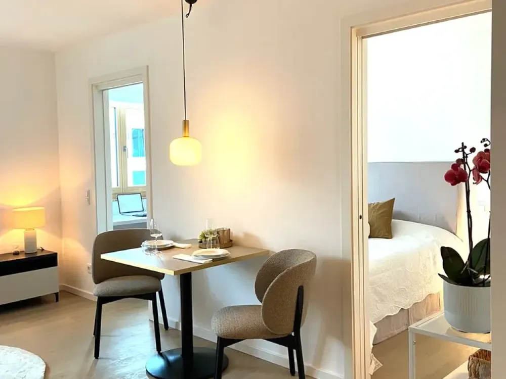 MITTEN IM LEBEN: URBANES FLAIR, TOP-LAGE | HOCHWERTIG MÖBLIERTES - 1,5-ZIMMER-APARTMENT