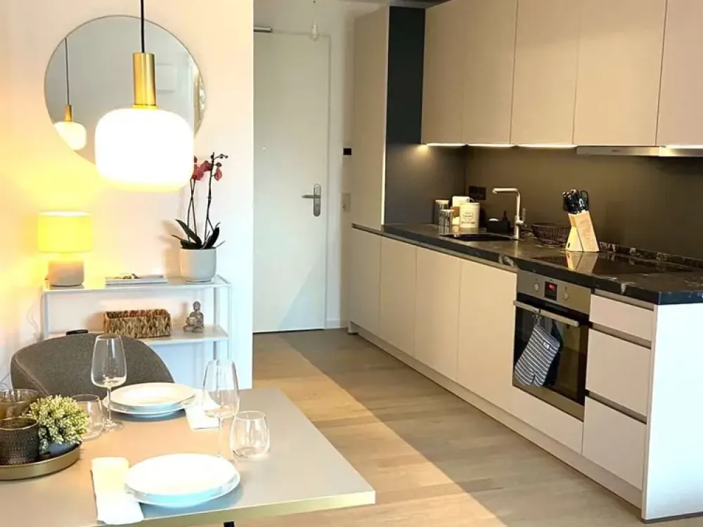 MITTEN IM LEBEN: URBANES FLAIR, TOP-LAGE | HOCHWERTIG MÖBLIERTES - 1,5-ZIMMER-APARTMENT