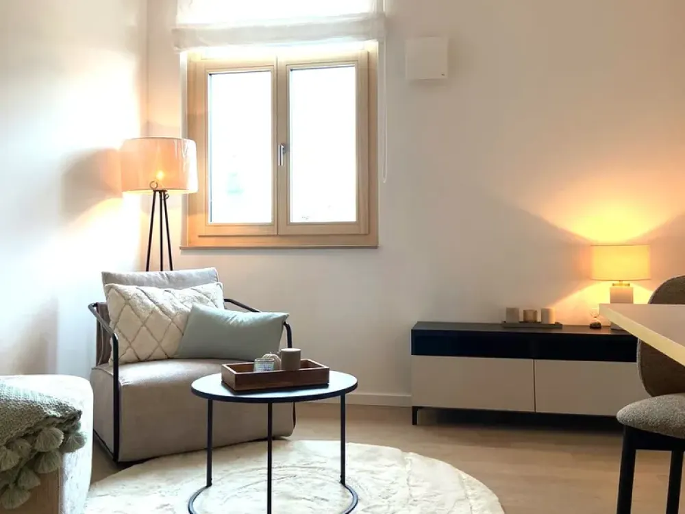 MITTEN IM LEBEN: URBANES FLAIR, TOP-LAGE | HOCHWERTIG MÖBLIERTES - 1,5-ZIMMER-APARTMENT