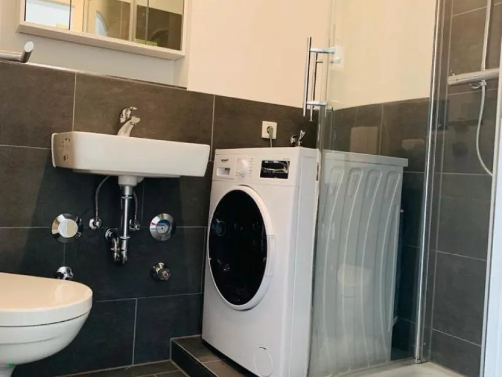 Suche Nachmieter für ein 12qm Zimmer in renovierter 2er WG