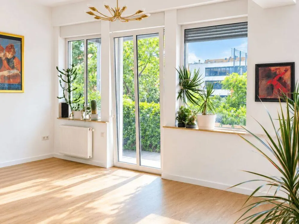 Freshly Painted Loft Apartment in Quiet Courtyard Location with Balcony Terrace and Wellness Bathtub