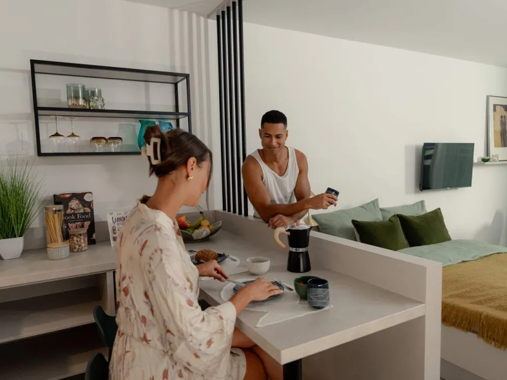 THE SAXXON: The Grand Studio - Skyline View 20% Early Bird Discount for 6 months: € 1.168 warm rent*