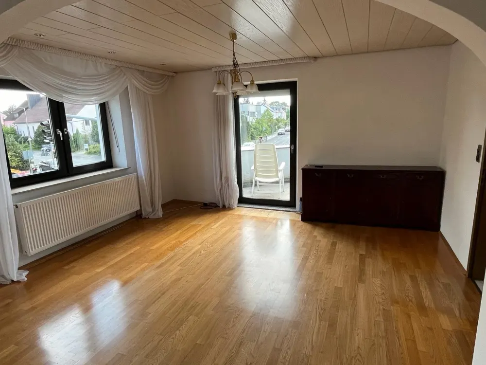 Helle 3 (nach Absprache evtl. 4) Zimmerwohnung