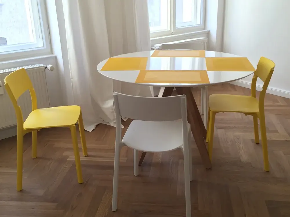 Bright 2 rooms apartment on the 2nd floor of a charming Altbau in best Berlin Mitte area