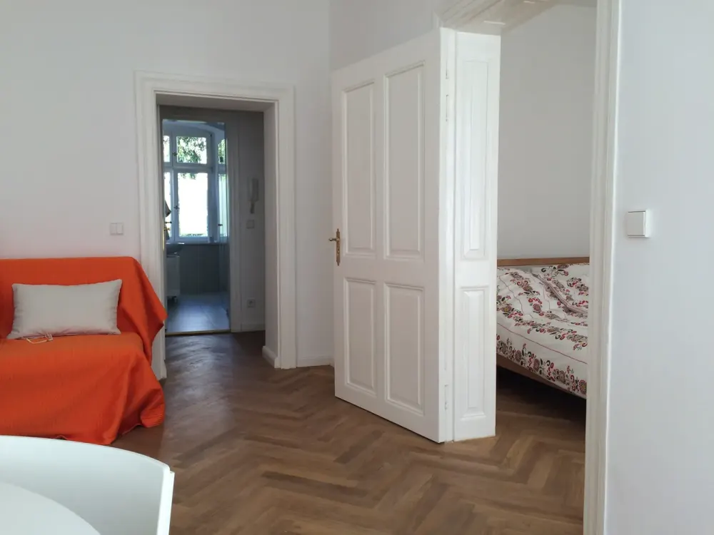 Bright 2 rooms apartment on the 2nd floor of a charming Altbau in best Berlin Mitte area
