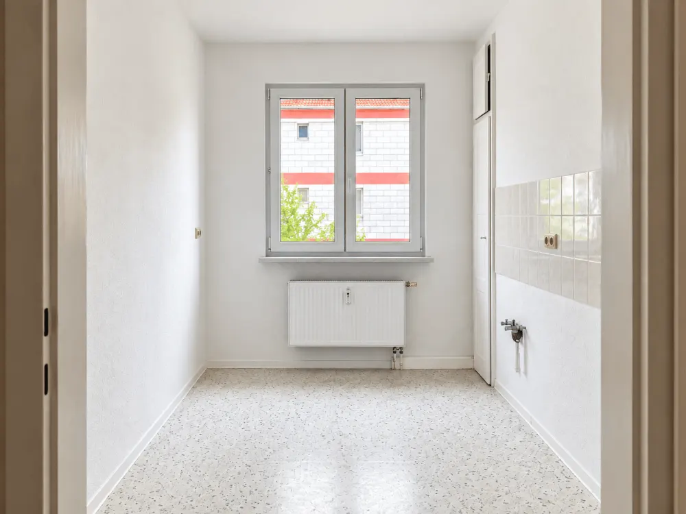 Ruhiges Wohnen mit Wohlfühlcharakter: Gepflegte 2-Raum-Wohnung mit Tageslichtbad und separater Küche
