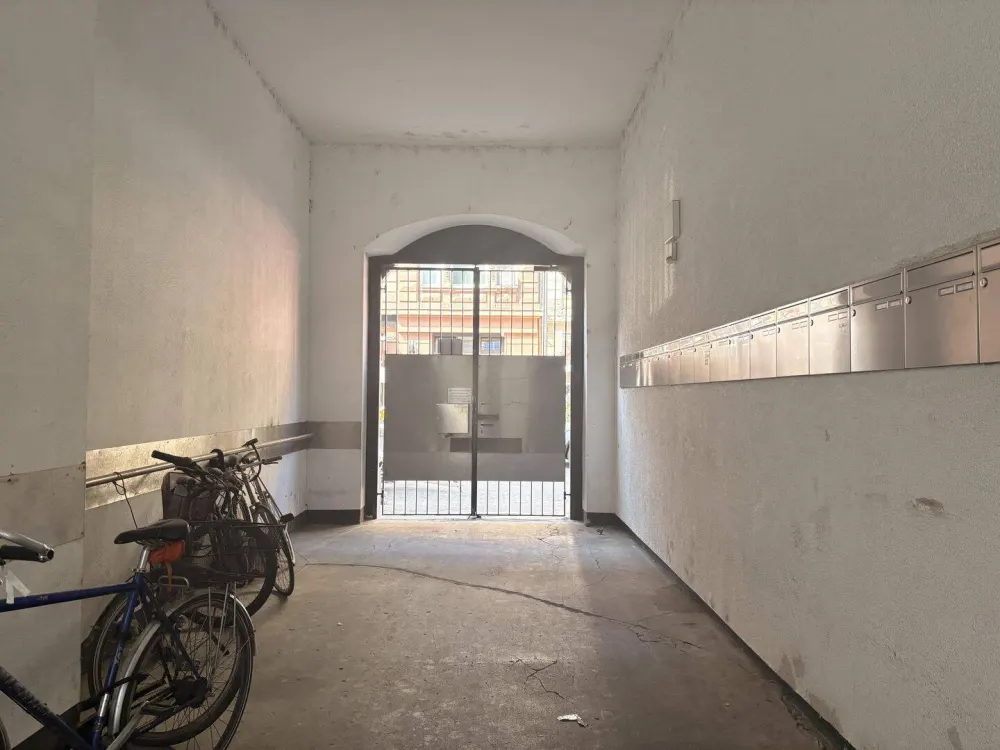 Stilvolle Altbauwohnung mit großem Balkon im Herzen Frankfurts - großzügig, hell und ruhig