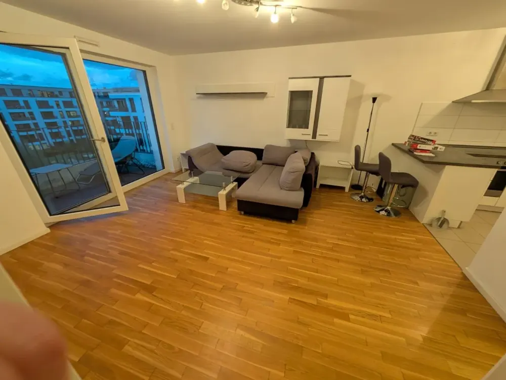 Wohnen an der Spree: Möblierte 2-Zimmer-Wohnung (Bj. 2015) ab 1.10 mit EBK, Keller & all incl.