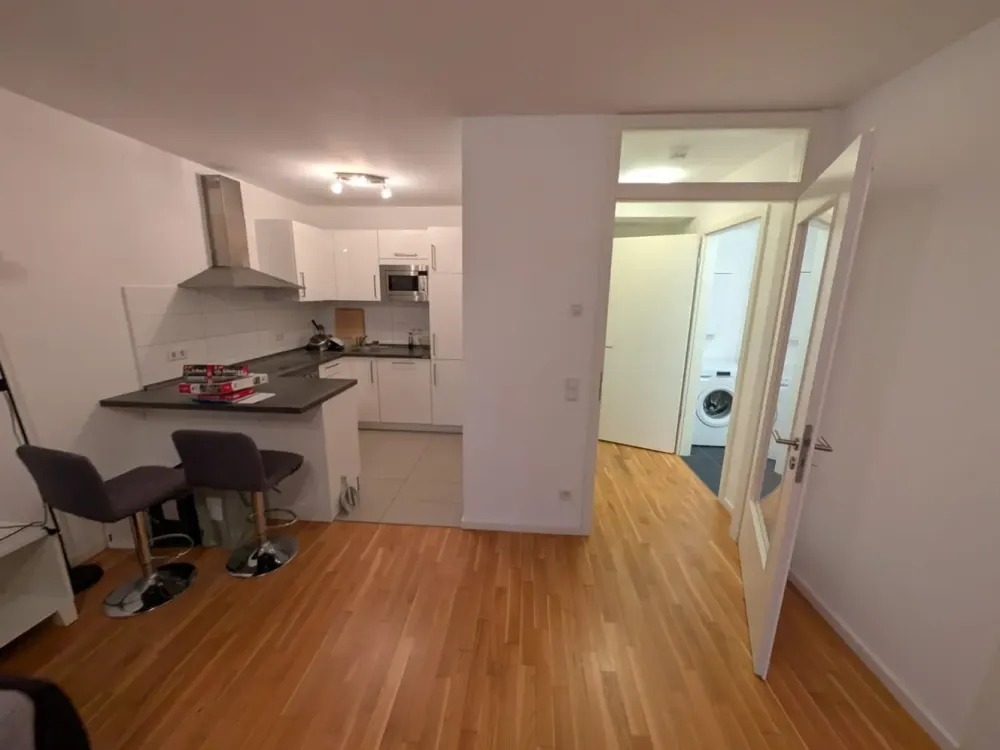 Wohnen an der Spree: Möblierte 2-Zimmer-Wohnung (Bj. 2015) ab 1.10 mit EBK, Keller & all incl.