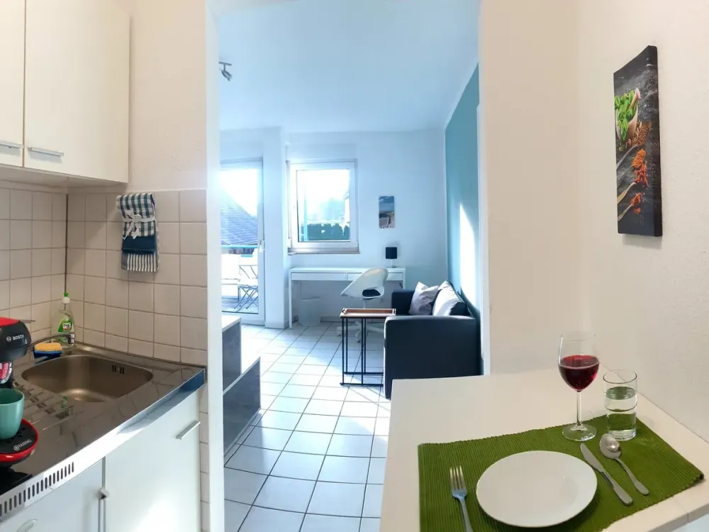 Hochwertiges Apartment vollmöbliert mit großem Balkon ab Oktober 26 frei