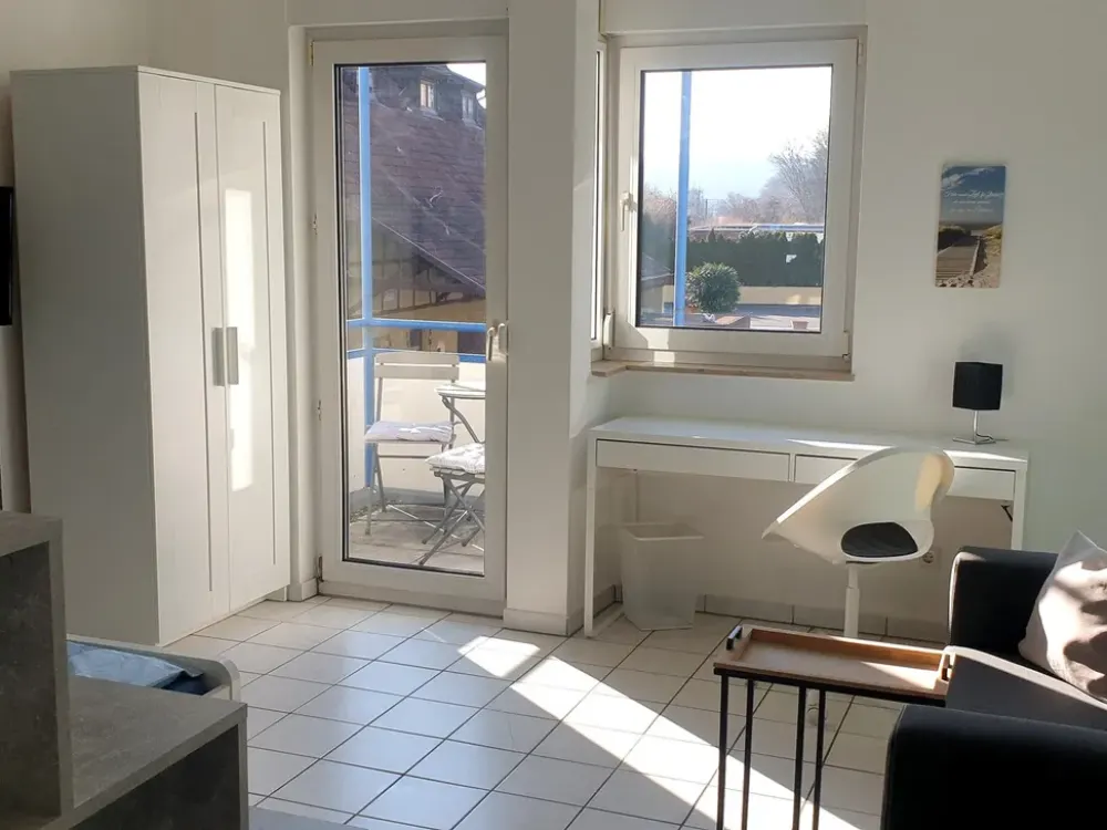 Hochwertiges Apartment vollmöbliert mit großem Balkon ab Oktober 26 frei
