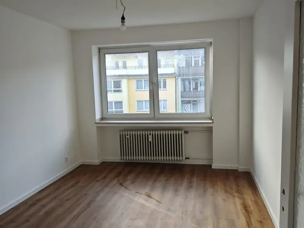 Komplett renovierte 2-Zimmer-Wohnung mit Balkon in zentraler Lage von Düsseldorf