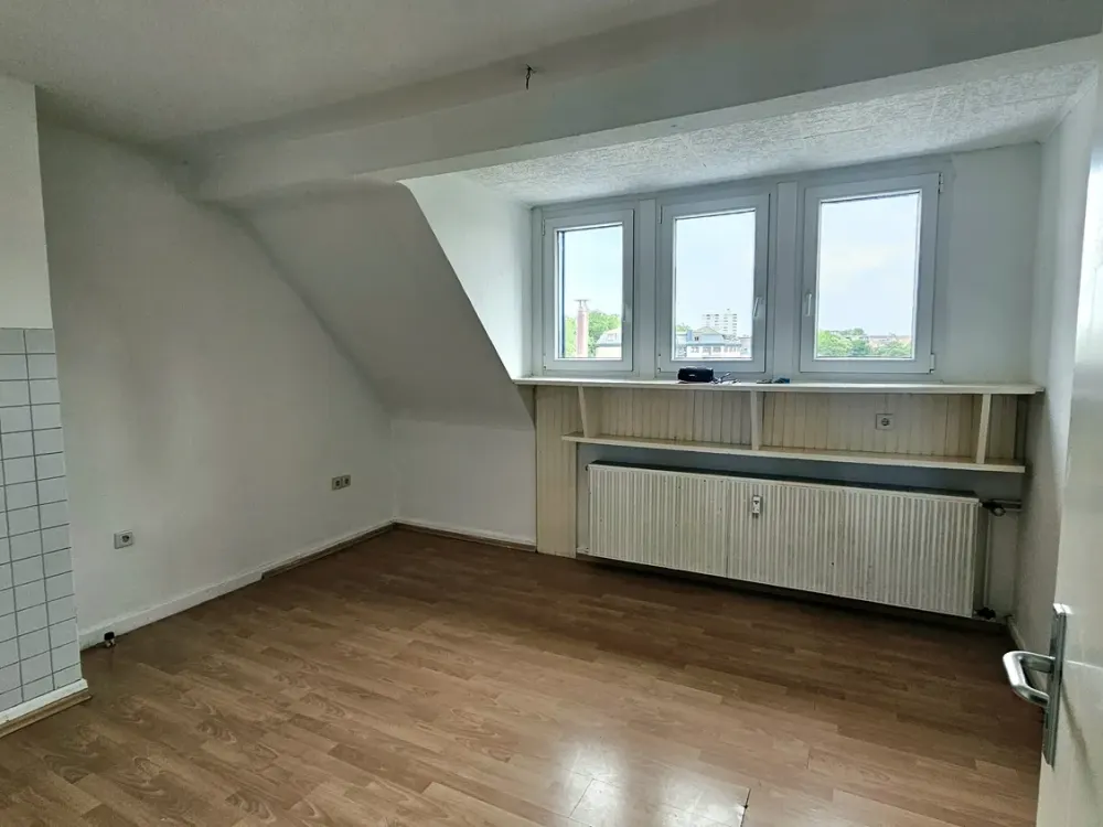 2 Zimmer 4 Etage mit Klimaanlage ohne Balkon Dachgeschoss