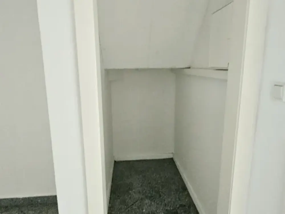 2 Zimmer 4 Etage mit Klimaanlage ohne Balkon Dachgeschoss