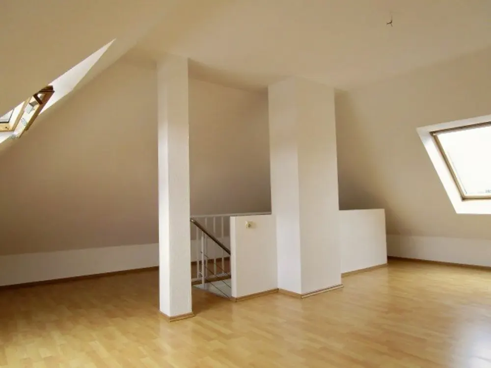 Helle Dachgeschoßmaisonettewohnung mit Pkw-Stellplatz in Harpen