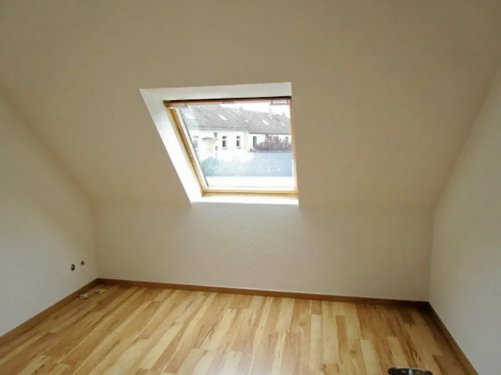 Helle Dachgeschoßmaisonettewohnung mit Pkw-Stellplatz in Harpen
