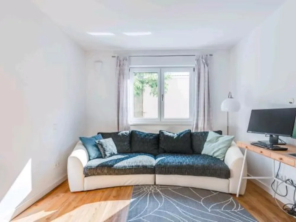 Schöne 4-Zimmer-Gartenwohnung mit EBK & Garage in Untermenzing