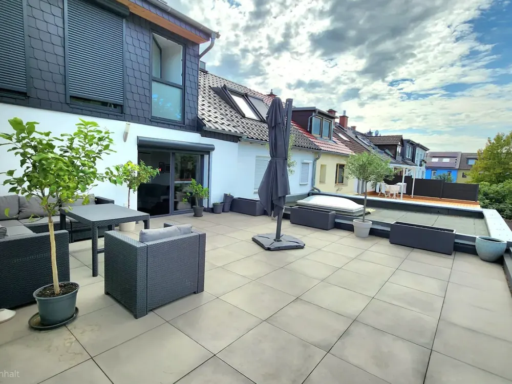 Bad Vilbel - Heilsberg - Großzügige 5-Zi. Maisonette mit 2 Terrassen, 2 Bädern, 2 PKW-Stellplätze