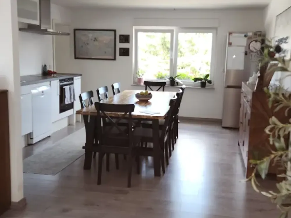 Bad Vilbel - Heilsberg - Großzügige 5-Zi. Maisonette mit 2 Terrassen, 2 Bädern, 2 PKW-Stellplätze
