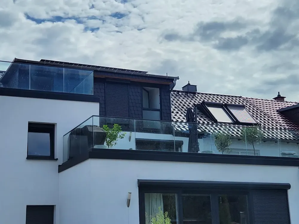 Bad Vilbel - Heilsberg - Großzügige 5-Zi. Maisonette mit 2 Terrassen, 2 Bädern, 2 PKW-Stellplätze