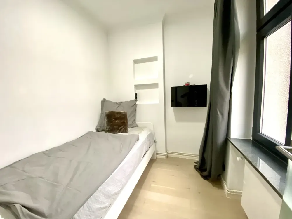 Exclusive furnished attic apartment with sunshine in center of Berlin I 1.5 rooms