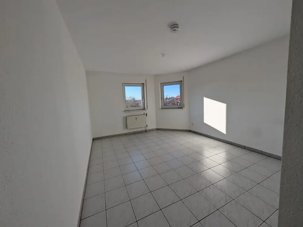 Gutgeschnittene, helle 4-Zimmer-Wohnung mit Balkon in Weiler zum Stein/Leutenbach