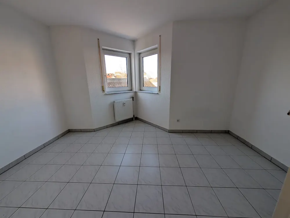 Gutgeschnittene, helle 4-Zimmer-Wohnung mit Balkon in Weiler zum Stein/Leutenbach
