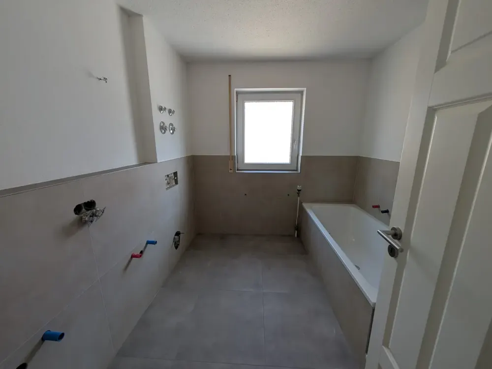 Gutgeschnittene, helle 4-Zimmer-Wohnung mit Balkon in Weiler zum Stein/Leutenbach