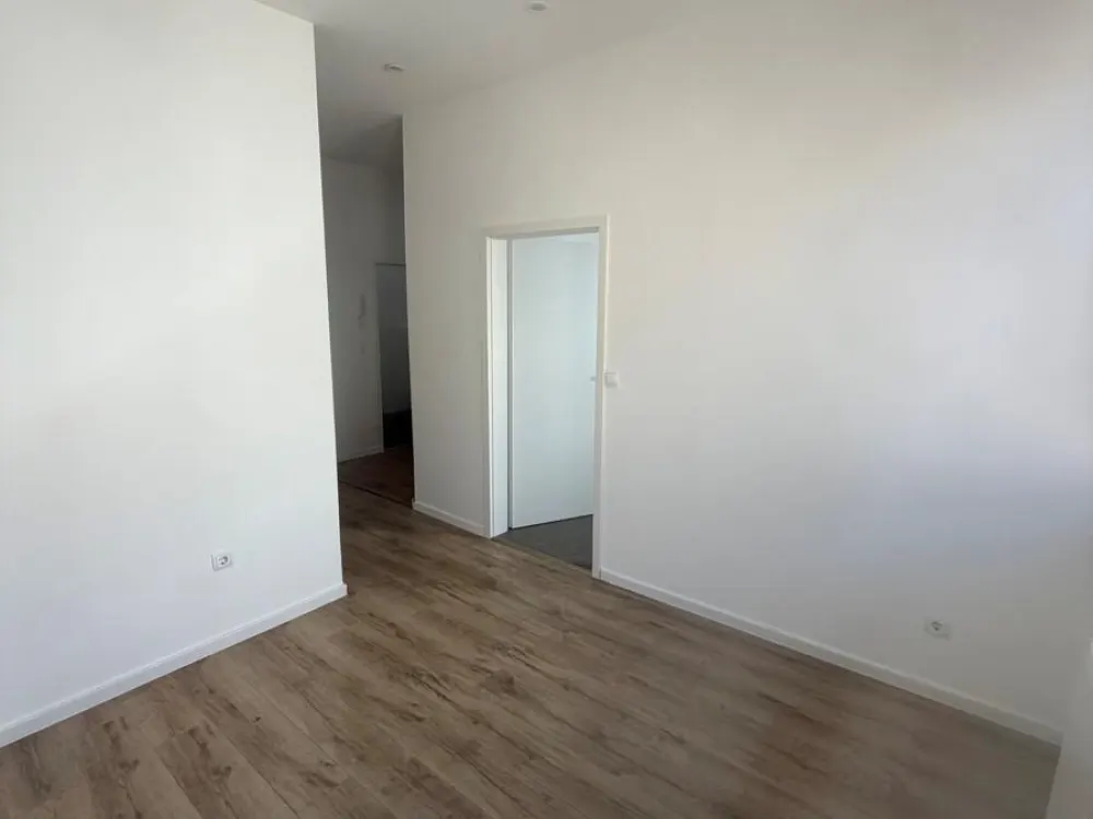 Charming 1-Room Apartment with Modern Amenities in Neunkirchen