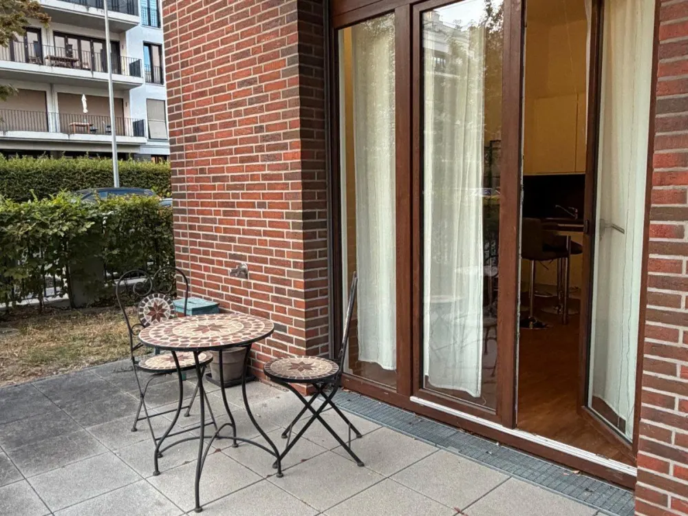 Untermiete: Moderne voll möblierte 2-Zimmer-Wohnung mit Gartenter