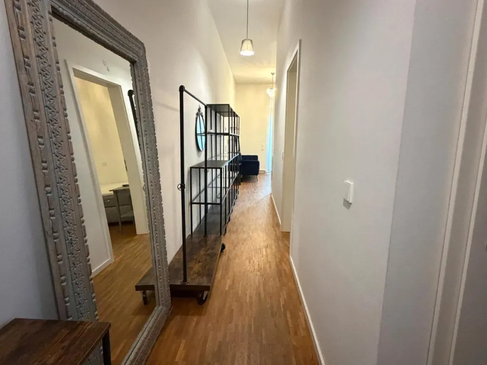 Untermiete: Moderne voll möblierte 2-Zimmer-Wohnung mit Gartenter
