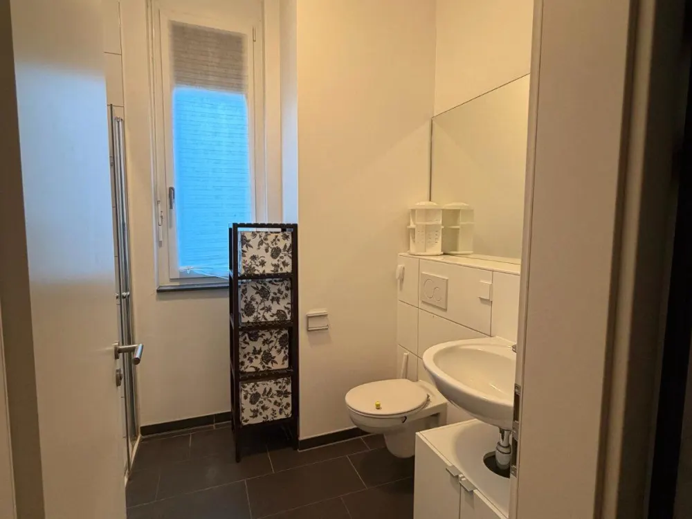 Untermiete: Moderne voll möblierte 2-Zimmer-Wohnung mit Gartenter