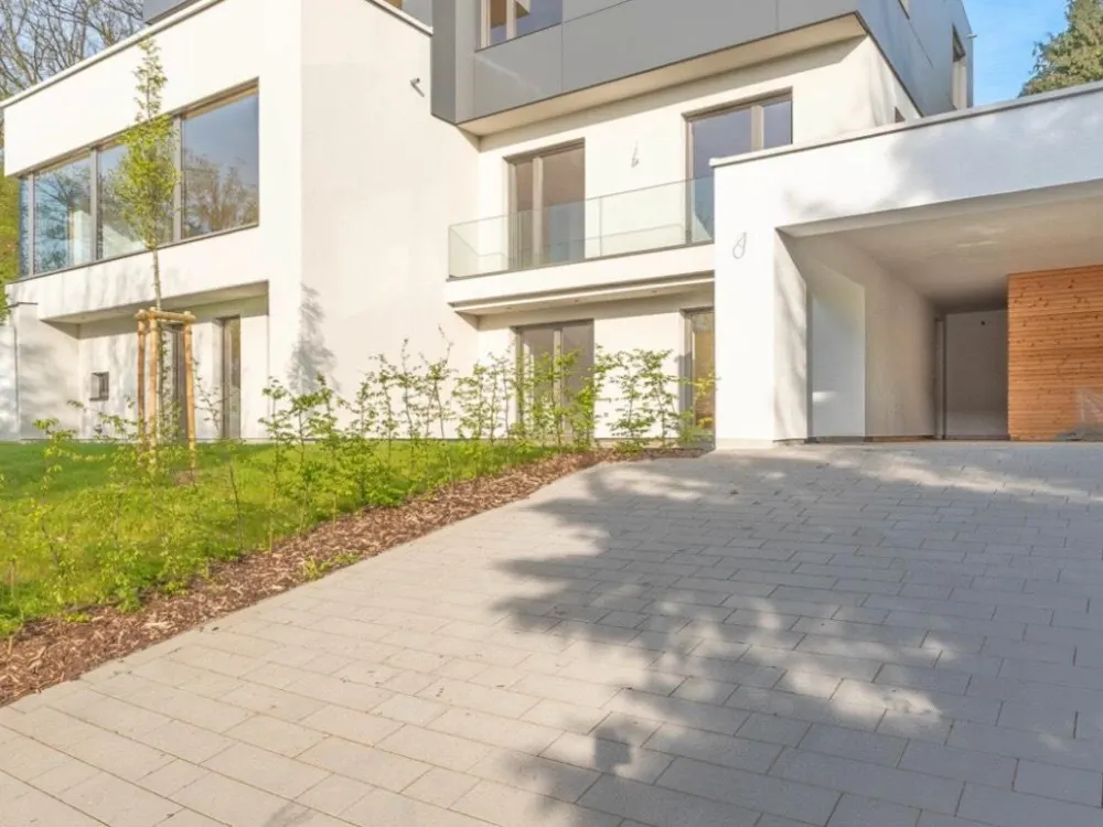 Wohnung mit Terrasse/Garten/Carport - voll möbliert
