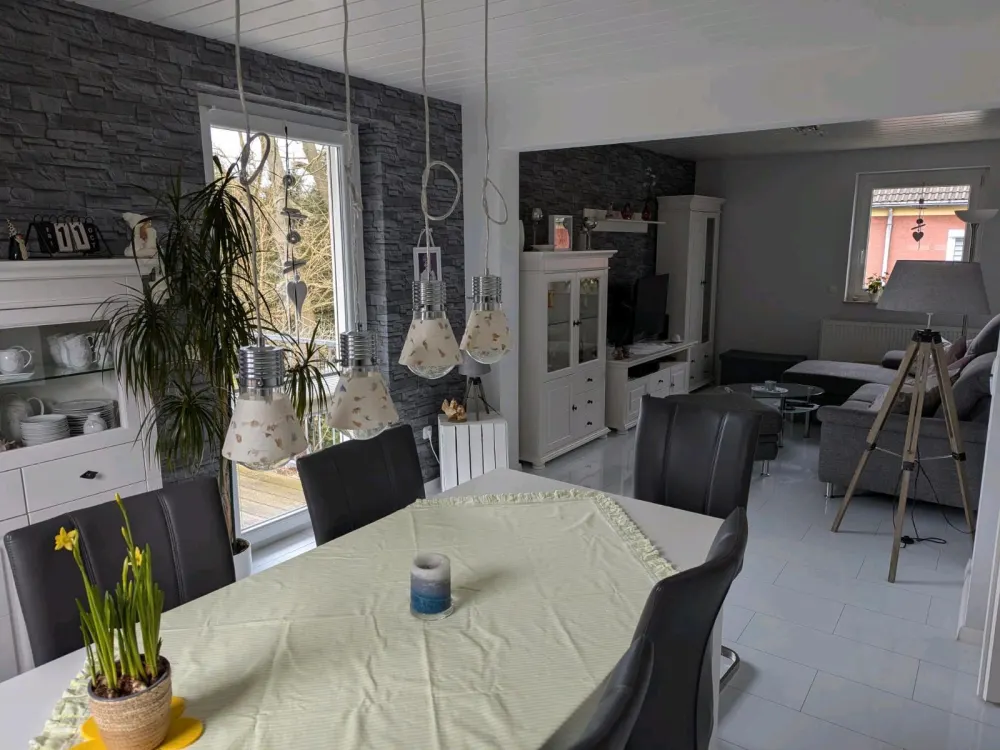 Helle 86 m² Wohnung mit 2 Bädern, Balkon & optionaler Stellplatz