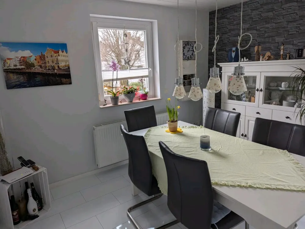 Helle 86 m² Wohnung mit 2 Bädern, Balkon & optionaler Stellplatz
